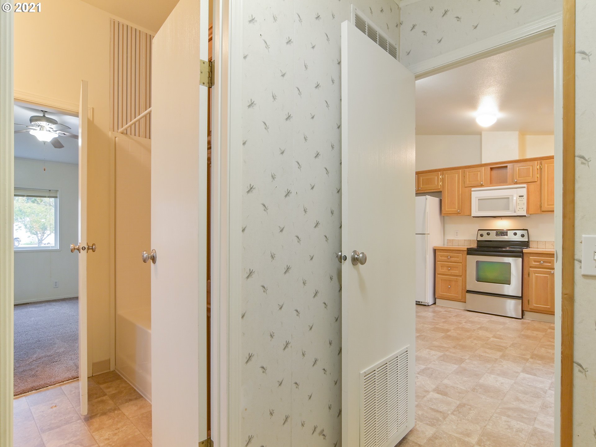 469 48th Street Springfield, OR 97478 - Photo 6 of 32 a view of kitchen with refrigerator and window