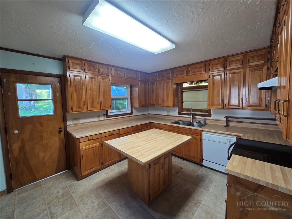159 Hubert Street Newland, NC 28657 - Photo 11 of 40