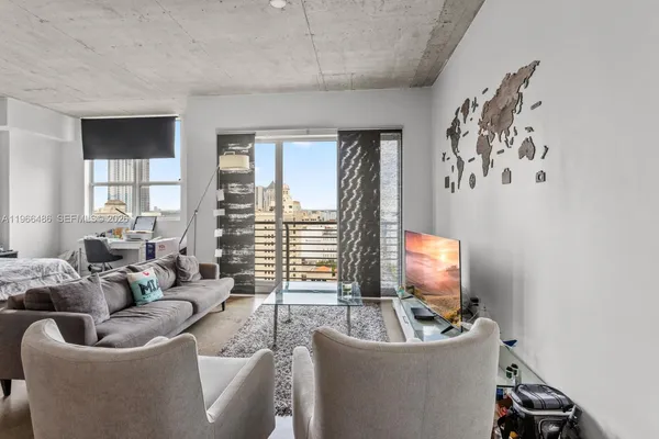 $2,400 | 133 Northeast 2nd Avenue, Unit 1815, Miami, FL 33132