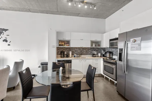 $2,400 | 133 Northeast 2nd Avenue, Unit 1815, Miami, FL 33132