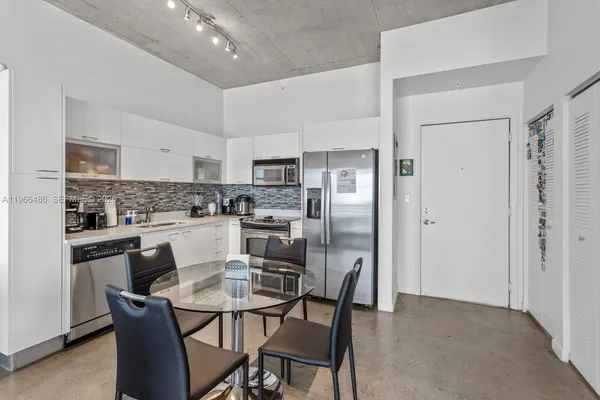 $2,400 | 133 Northeast 2nd Avenue, Unit 1815, Miami, FL 33132