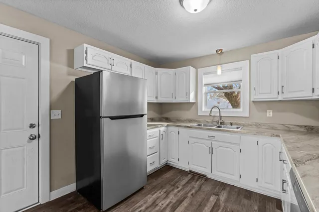 $300,000 | 520 Barrett Street South, Winsted, MN 55395