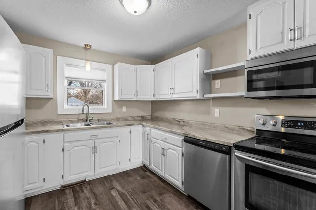 $300,000 | 520 Barrett Street South, Winsted, MN 55395