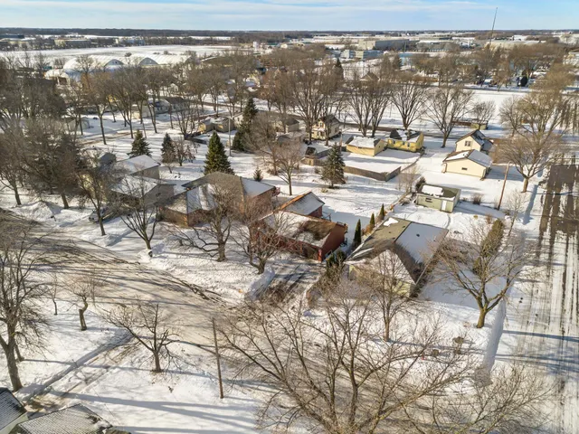 $300,000 | 520 Barrett Street South, Winsted, MN 55395