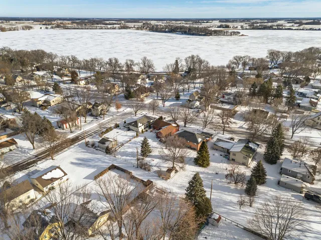 $300,000 | 520 Barrett Street South, Winsted, MN 55395