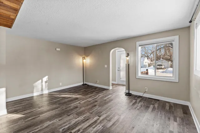 $300,000 | 520 Barrett Street South, Winsted, MN 55395