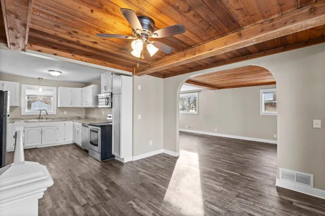 $300,000 | 520 Barrett Street South, Winsted, MN 55395