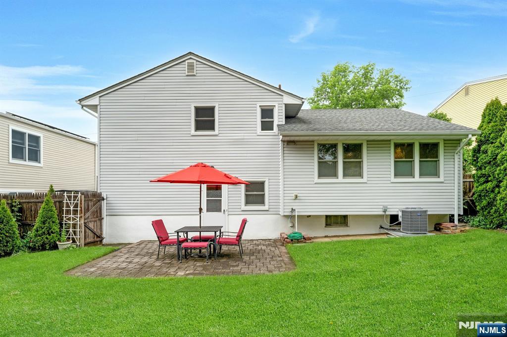 320 West Clinton Avenue Bergenfield, NJ 07621 - Photo 31 of 37