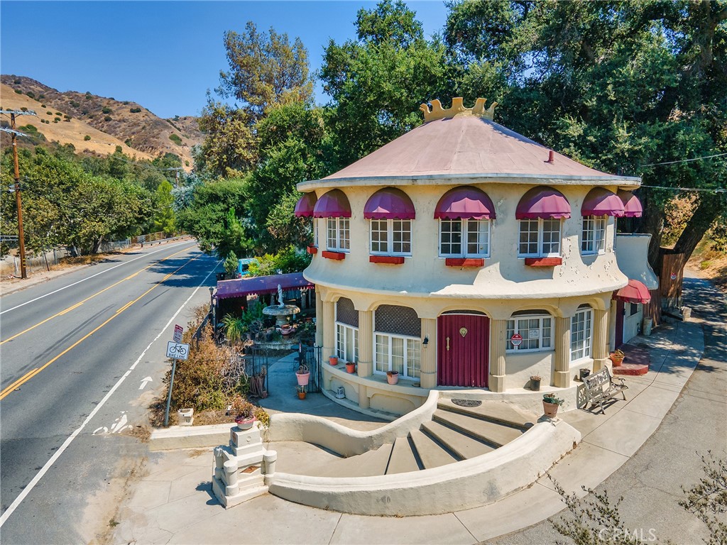 8618 La Tuna Canyon Road Sun Valley, CA 91352 - Photo 41 of 50 a view of multiple houses with a yard