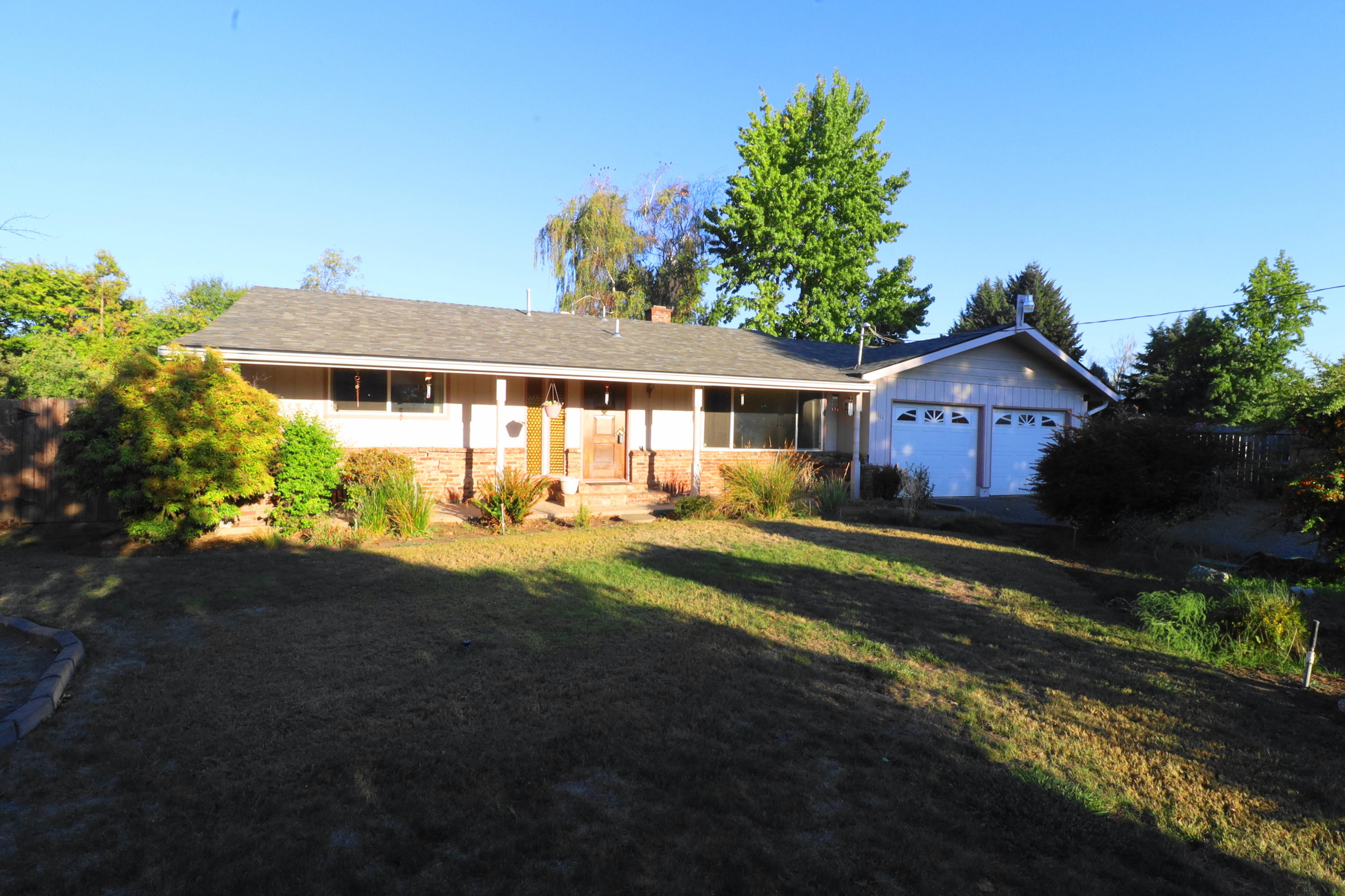611 Midway Road Medford, OR 97501 - Photo 1 of 21 a front view of a house with a yard