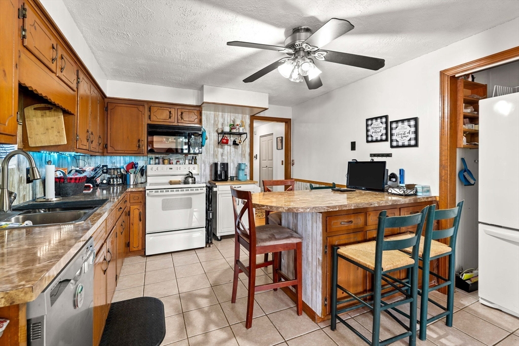 25 R Beacon Street Amesbury, MA 01913 - Photo 20 of 42