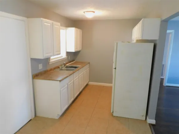 $1,450 | 3719 Meadowlake Road, Pasadena, TX 77503