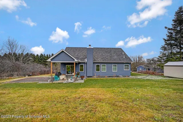 $2,800 | 72 Joleona Drive, Clarks Summit, PA 18411