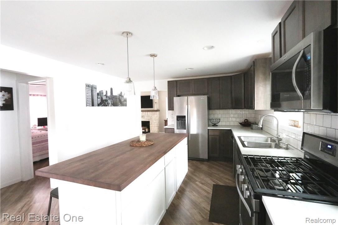 1817 Manse Road Waterford, MI 48328 - Photo 8 of 16 Kitchen 5.jpg
