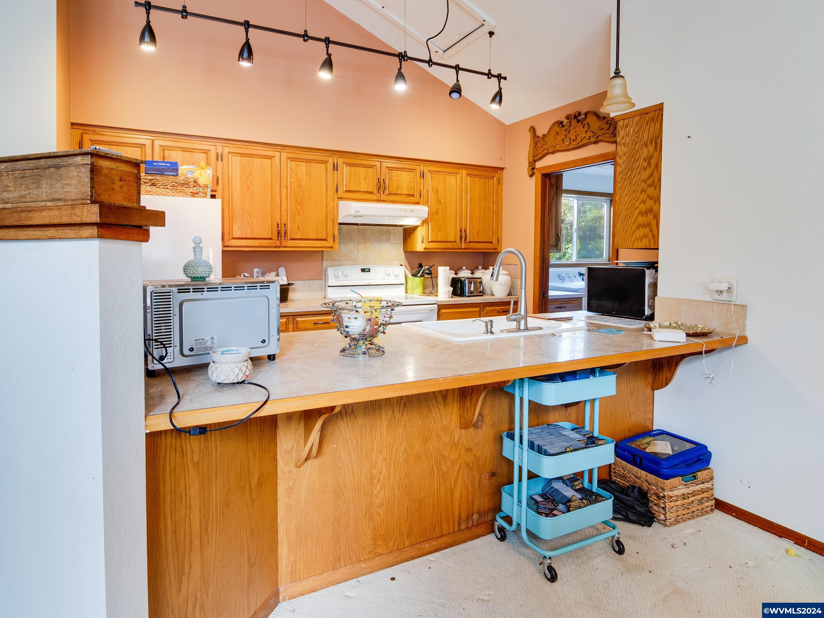 341 Combs Circle Yachats, OR 97498 - Photo 16 of 33