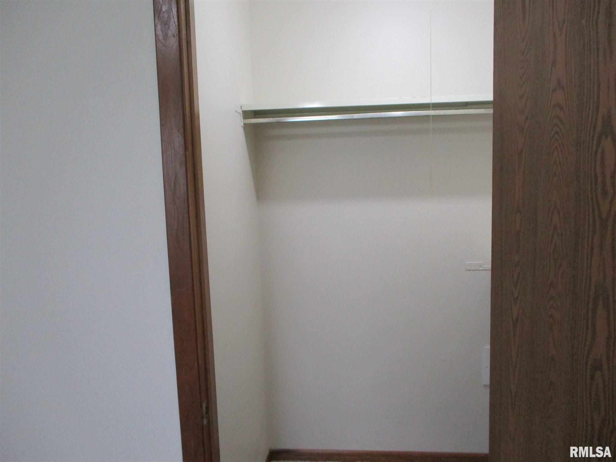 3810 Spring Street Davenport, IA 52807 - Photo 5 of 14 Gallery Image 5