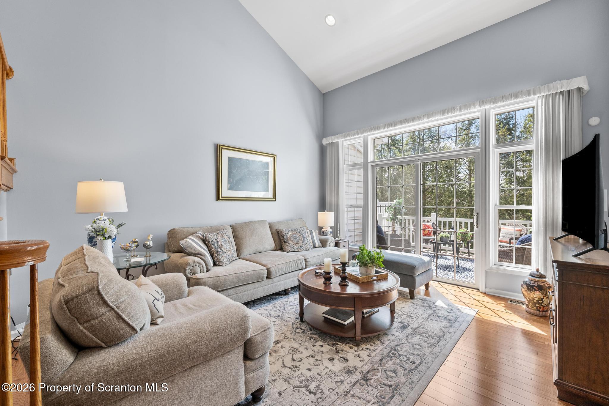 202 Thackeray Cl Moosic, PA 18507 - Photo 15 of 51 Living Room