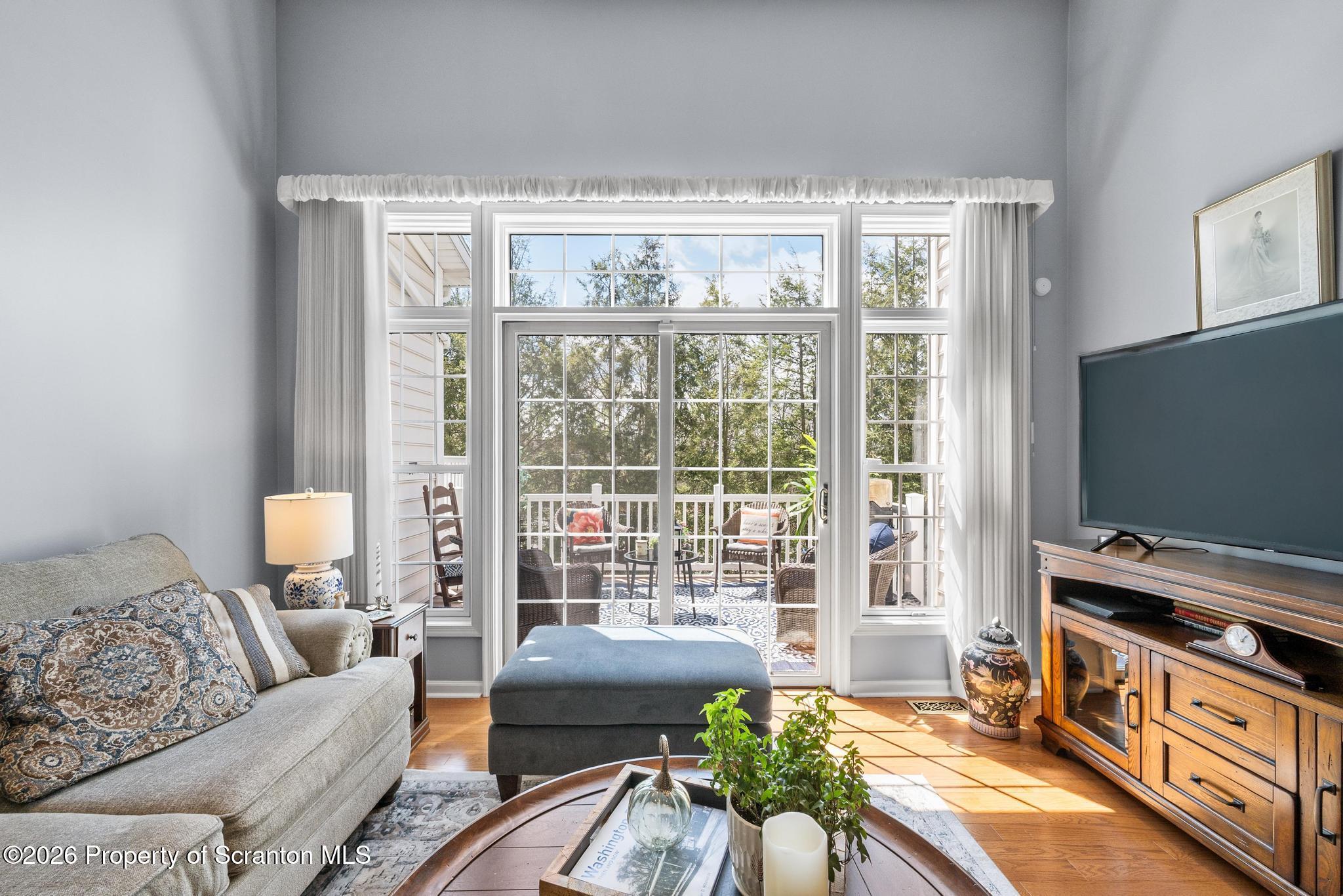 202 Thackeray Cl Moosic, PA 18507 - Photo 16 of 51 Living Room Views