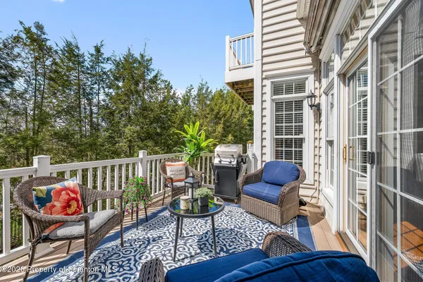 $489,000 | 202 Thackeray Cl, Moosic, PA 18507