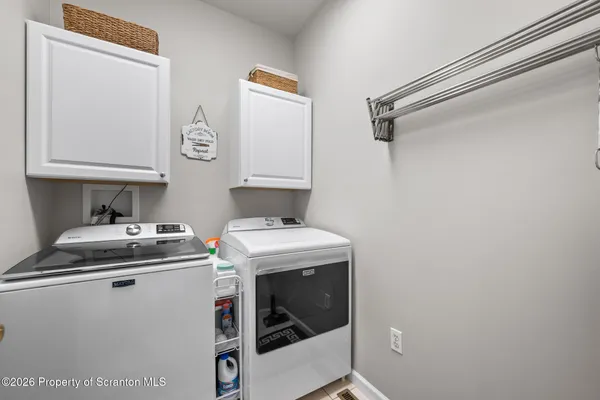 $489,000 | 202 Thackeray Cl, Moosic, PA 18507