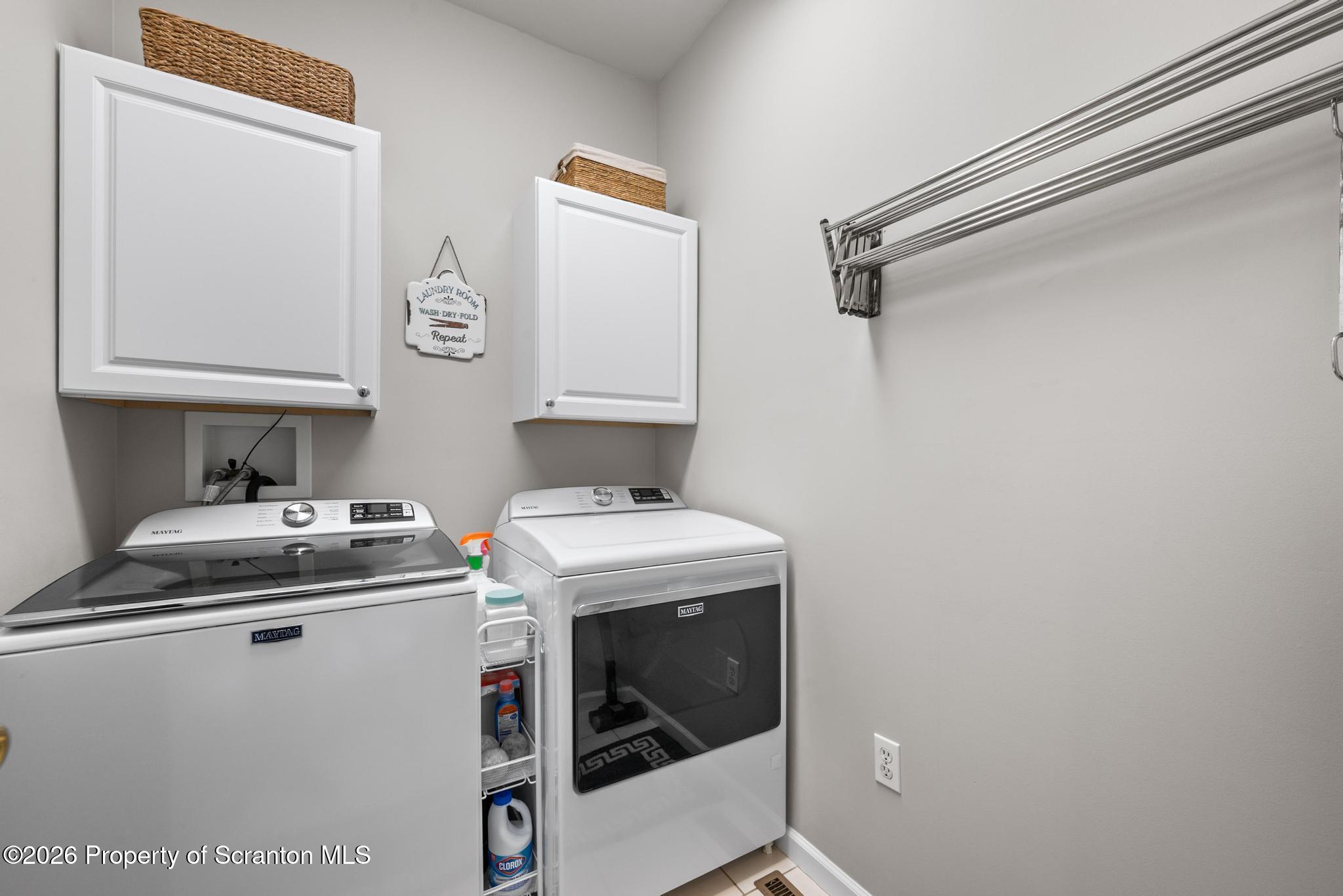 202 Thackeray Cl Moosic, PA 18507 - Photo 25 of 51 Main Level Laundry