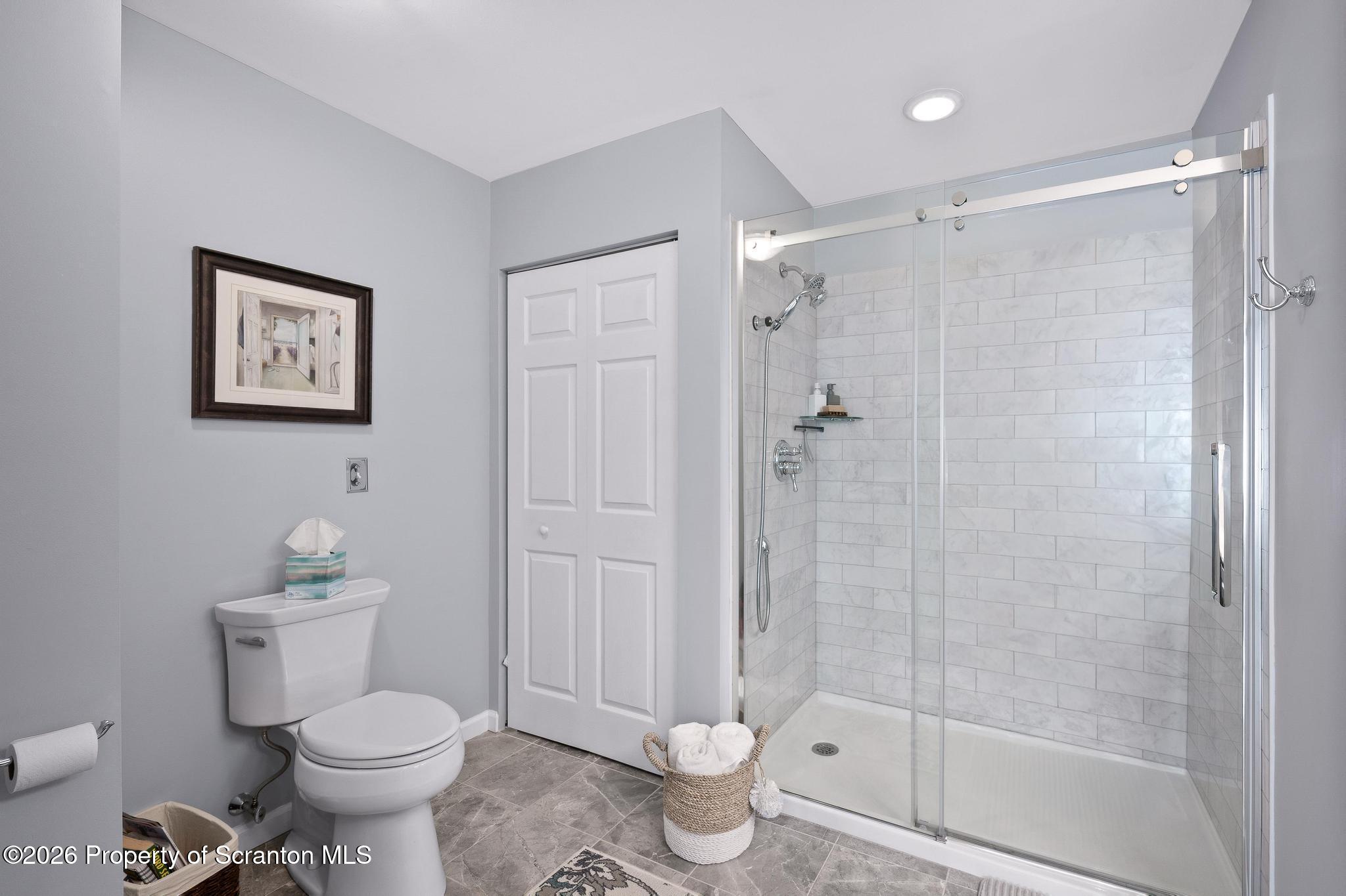 202 Thackeray Cl Moosic, PA 18507 - Photo 32 of 51 Primary Bathroom