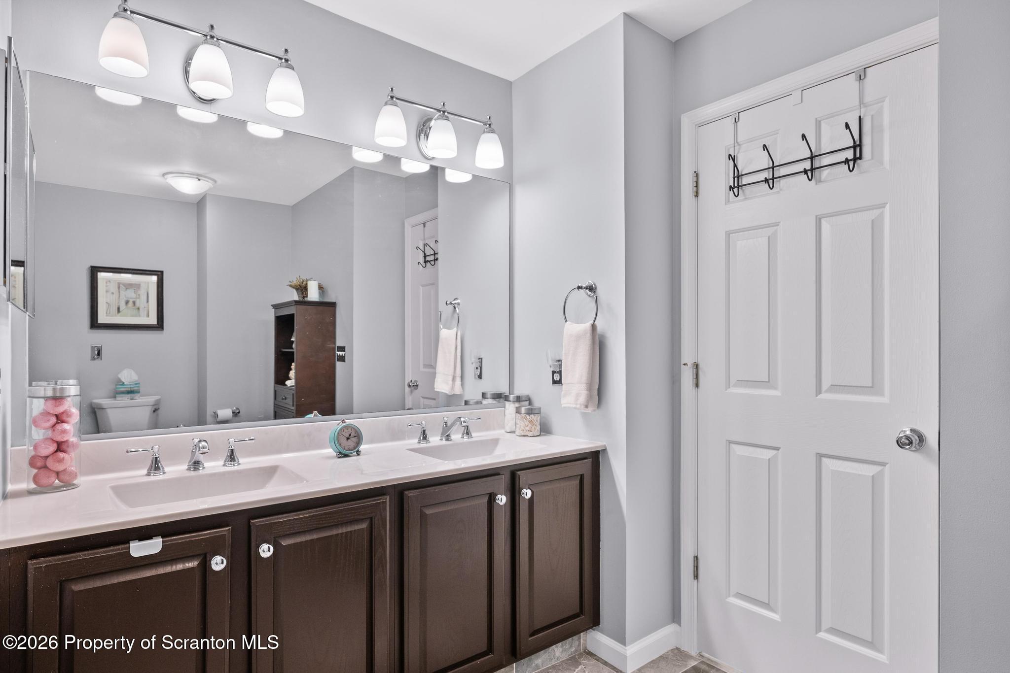 202 Thackeray Cl Moosic, PA 18507 - Photo 33 of 51 Primary Bathroom