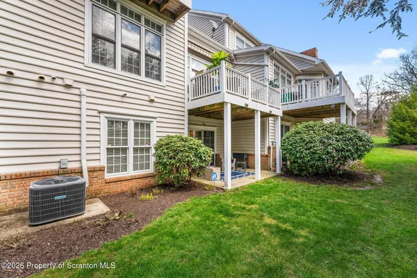 $489,000 | 202 Thackeray Cl, Moosic, PA 18507