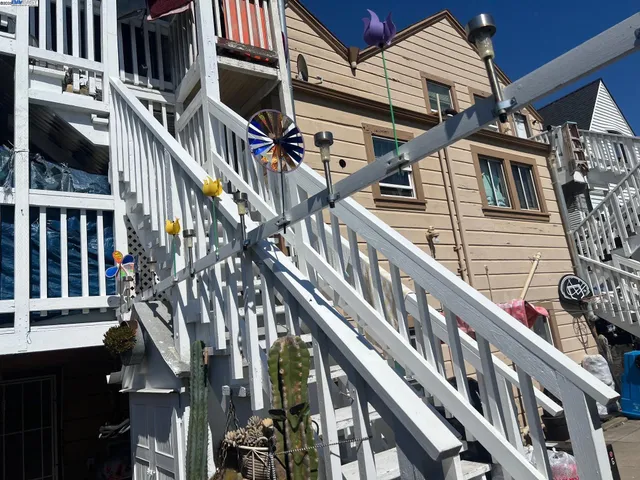 $948,000 | 1773-1775 McKinnon Avenue, San Francisco, CA 94124