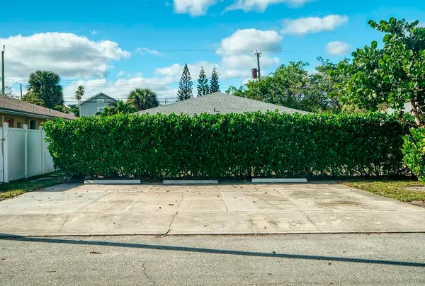 $2,100 | 915 South N Street, Lake Worth Beach, FL 33460