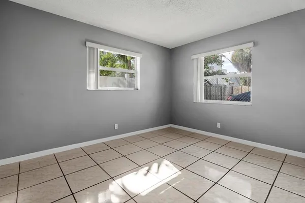 $2,100 | 915 South N Street, Lake Worth Beach, FL 33460