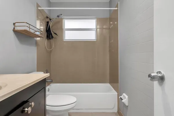 $2,100 | 915 South N Street, Lake Worth Beach, FL 33460