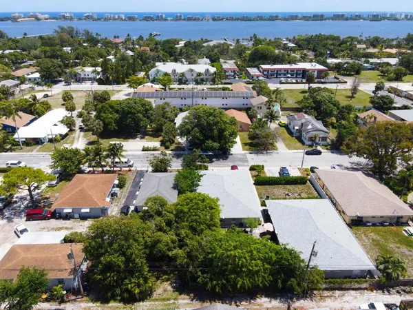 $2,100 | 915 South N Street, Lake Worth Beach, FL 33460