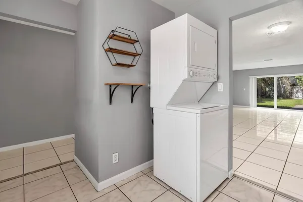 $2,100 | 915 South N Street, Lake Worth Beach, FL 33460