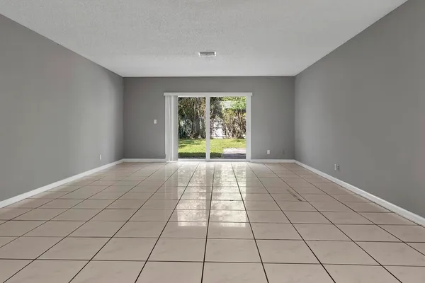 $2,100 | 915 South N Street, Lake Worth Beach, FL 33460