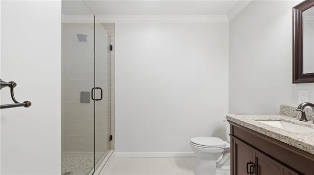 a en suite bathroom with a toilet