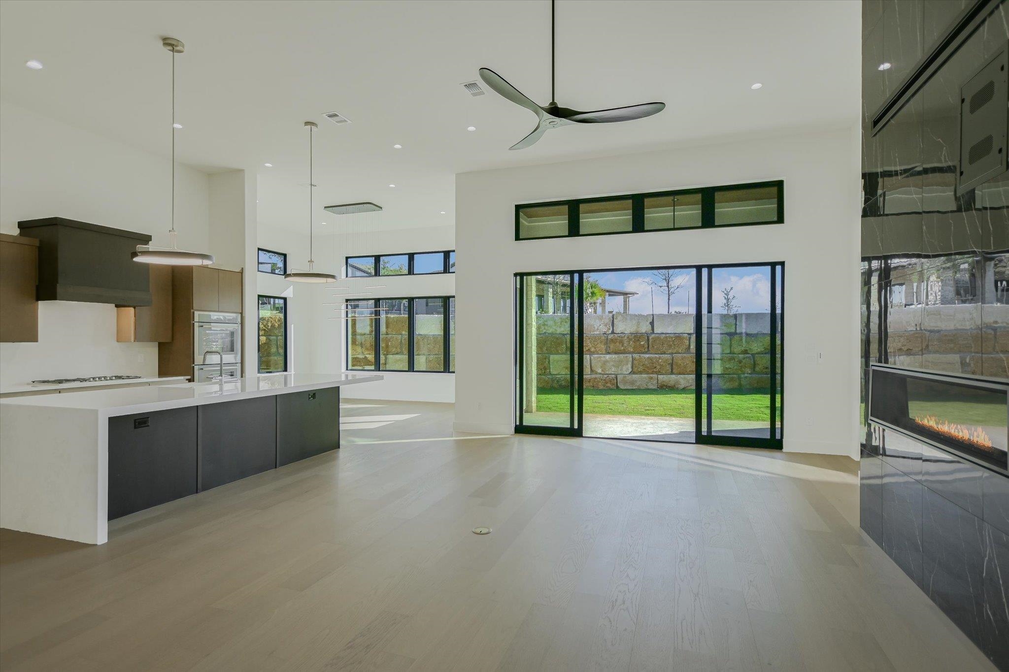 105 Via Roma Court Horseshoe Bay, TX 78657 - Photo 5 of 36