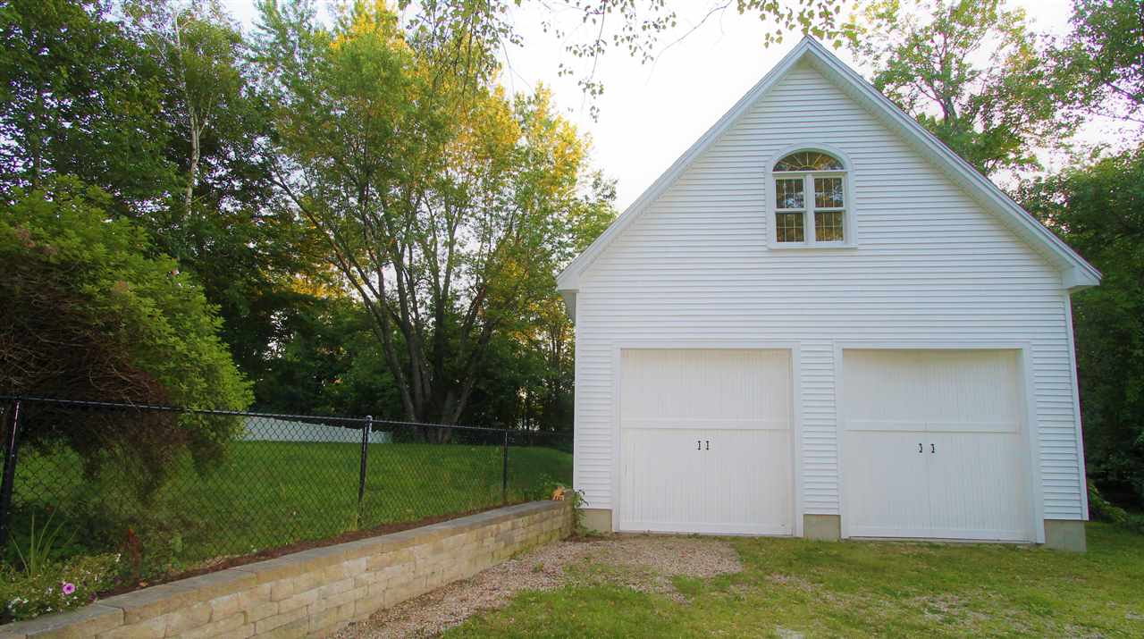 18 Pond Road Derry, NH 03038 - Photo 4 of 34