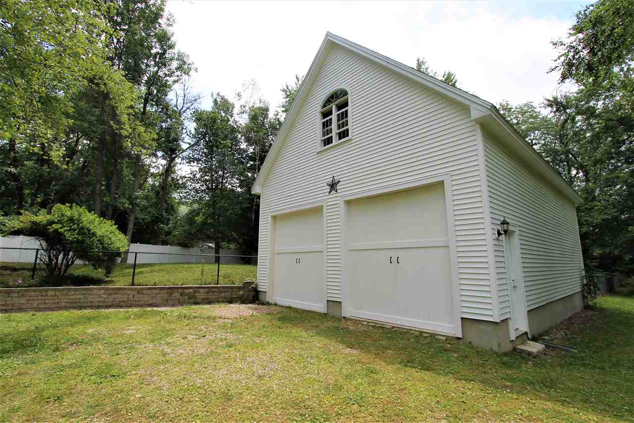 18 Pond Road Derry, NH 03038 - Photo 31 of 34