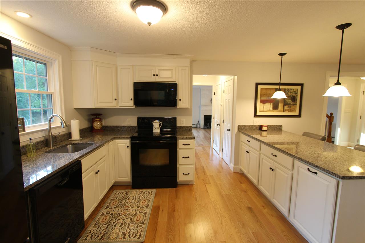 18 Pond Road Derry, NH 03038 - Photo 8 of 34