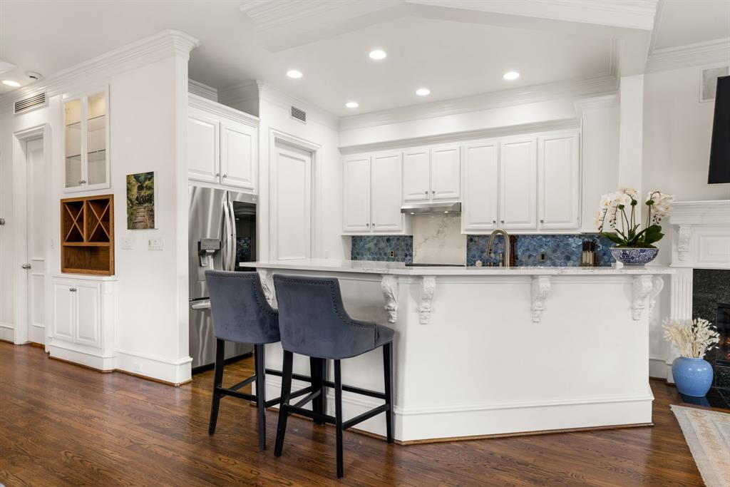 4322 Throckmorton Street Dallas, TX 75219 - Photo 8 of 40