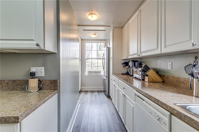 5863 Phillips Avenue Pittsburgh, PA 15217 - Photo 11 of 24