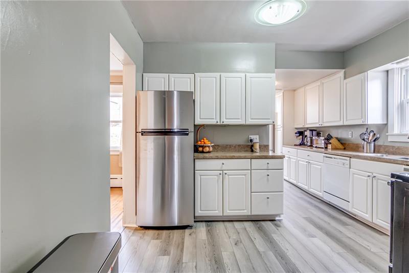 5863 Phillips Avenue Pittsburgh, PA 15217 - Photo 9 of 24