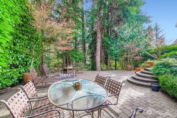 $1,900,000 | 6216 151st Avenue Southeast, Bellevue, WA 98006