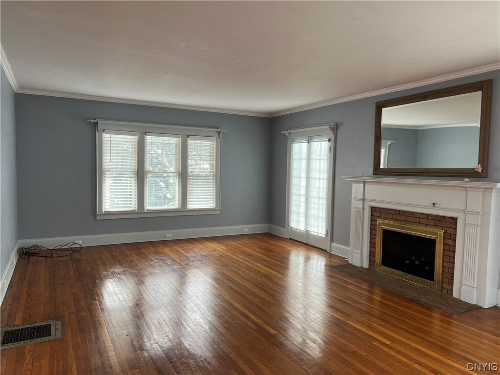 100 Hampton Road Syracuse, NY 13203 - Photo 16 of 46 livingroom