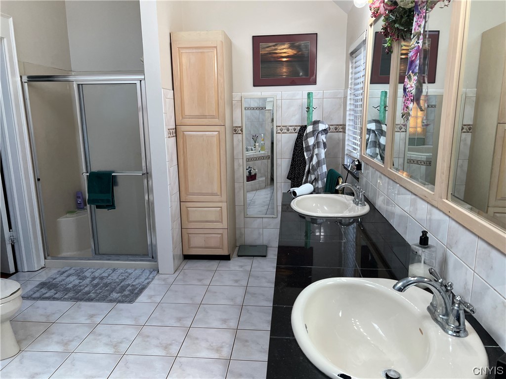 100 Hampton Road Syracuse, NY 13203 - Photo 33 of 46 masater bath