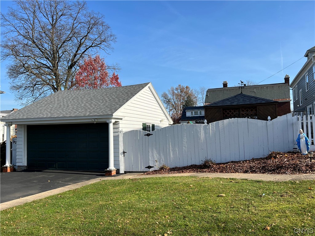 100 Hampton Road Syracuse, NY 13203 - Photo 5 of 46 100 Hampton rd garage