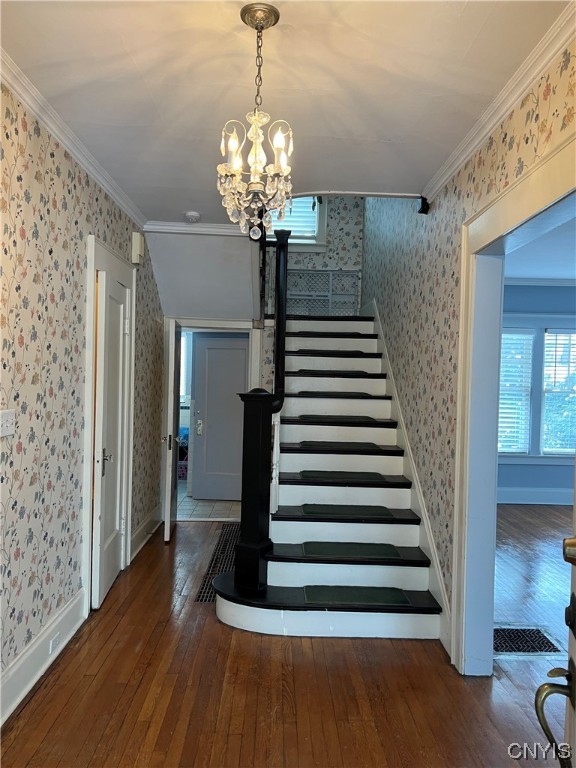 100 Hampton Road Syracuse, NY 13203 - Photo 7 of 46 stair view at entry