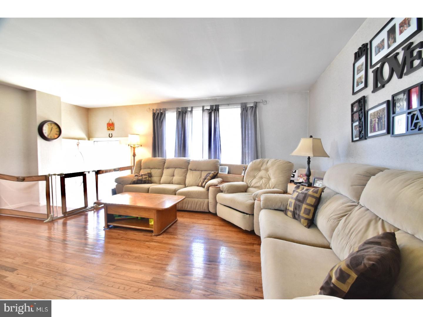 12401 Wyndom Road Philadelphia, PA 19154 - Photo 3 of 25 Gallery Image 3