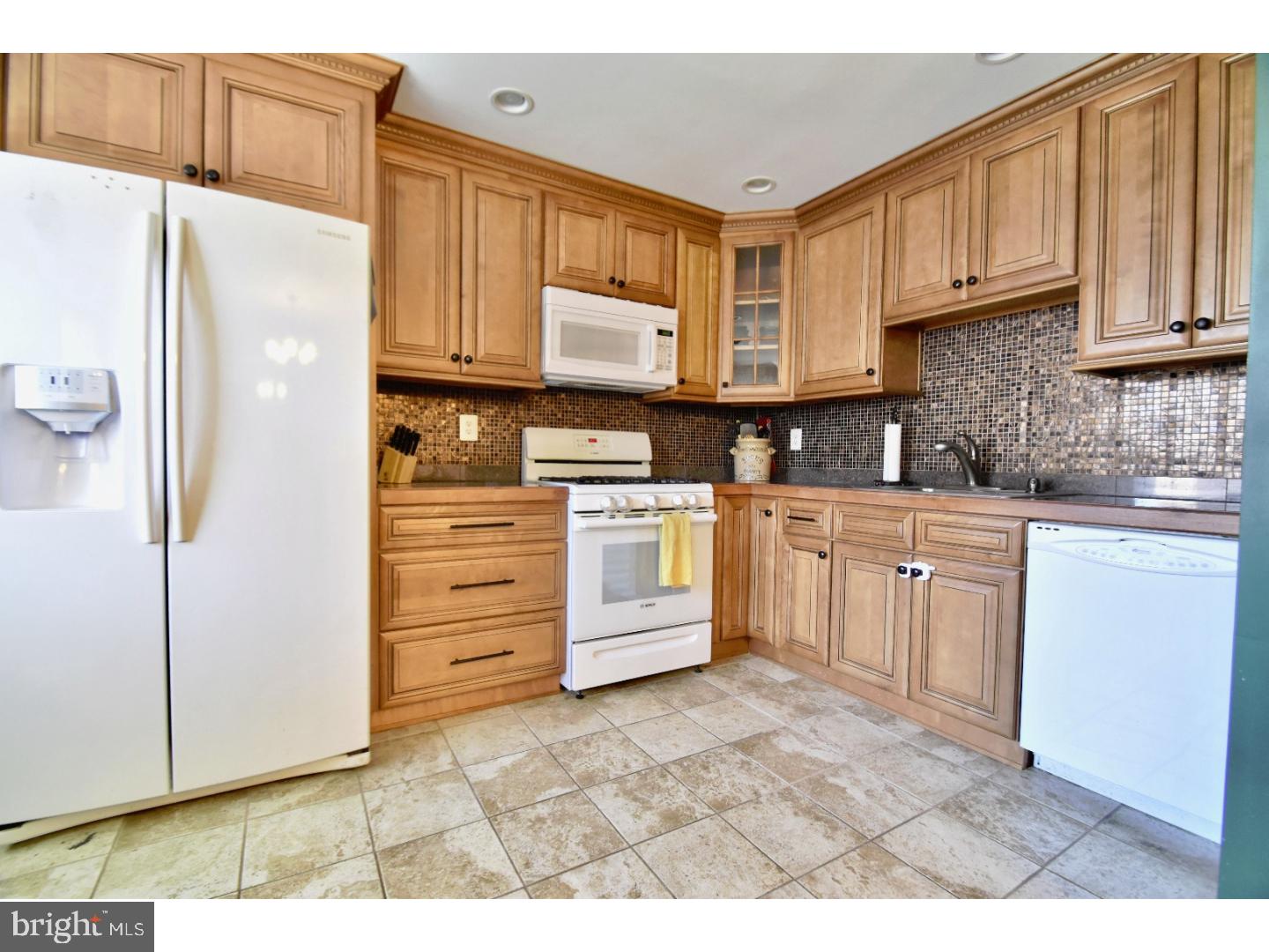 12401 Wyndom Road Philadelphia, PA 19154 - Photo 9 of 25 Gallery Image 9